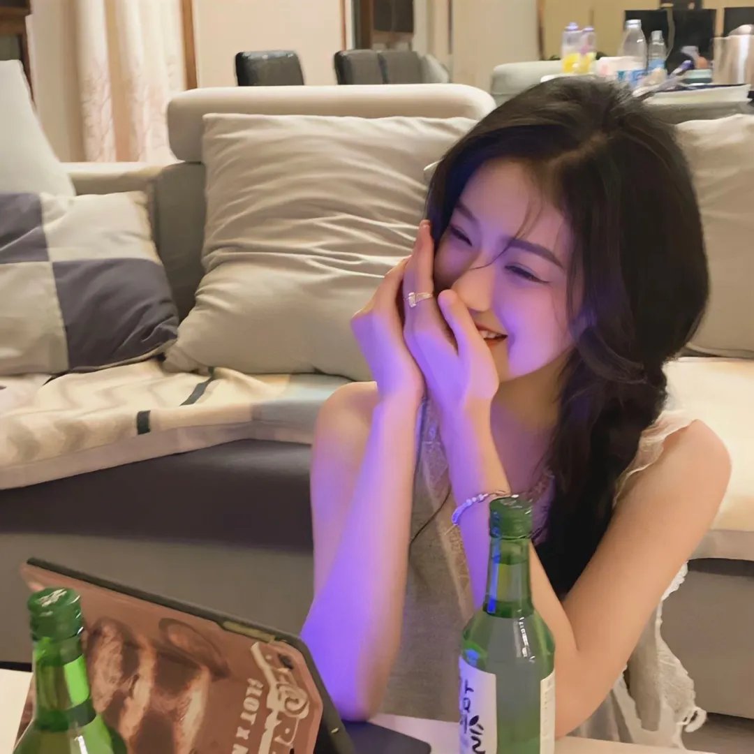 我躺帝王怀里刷视频